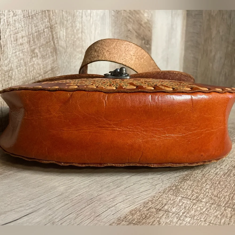 ONE OF A KIND Vintage 70s Hand-Tooled Leather Saddle Bag | Boho Floral Crossbody - Picture 14 of 15